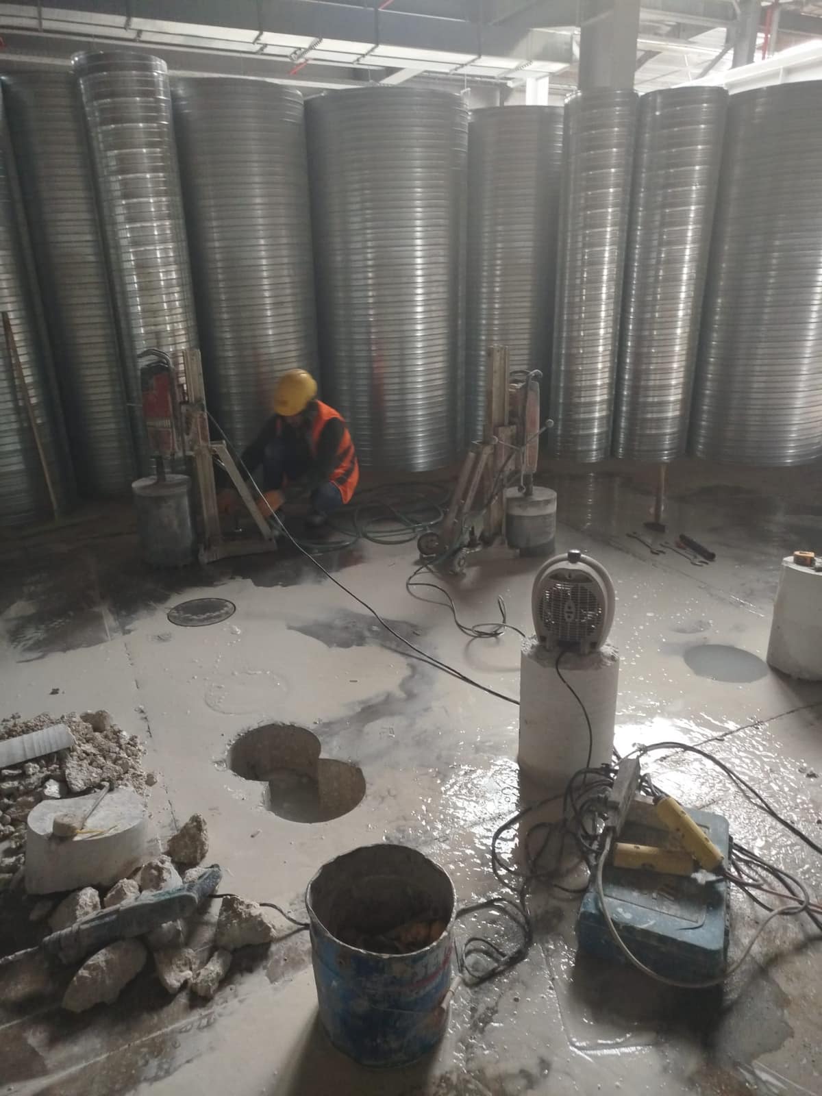 Karot delme işlemi yakın çekim